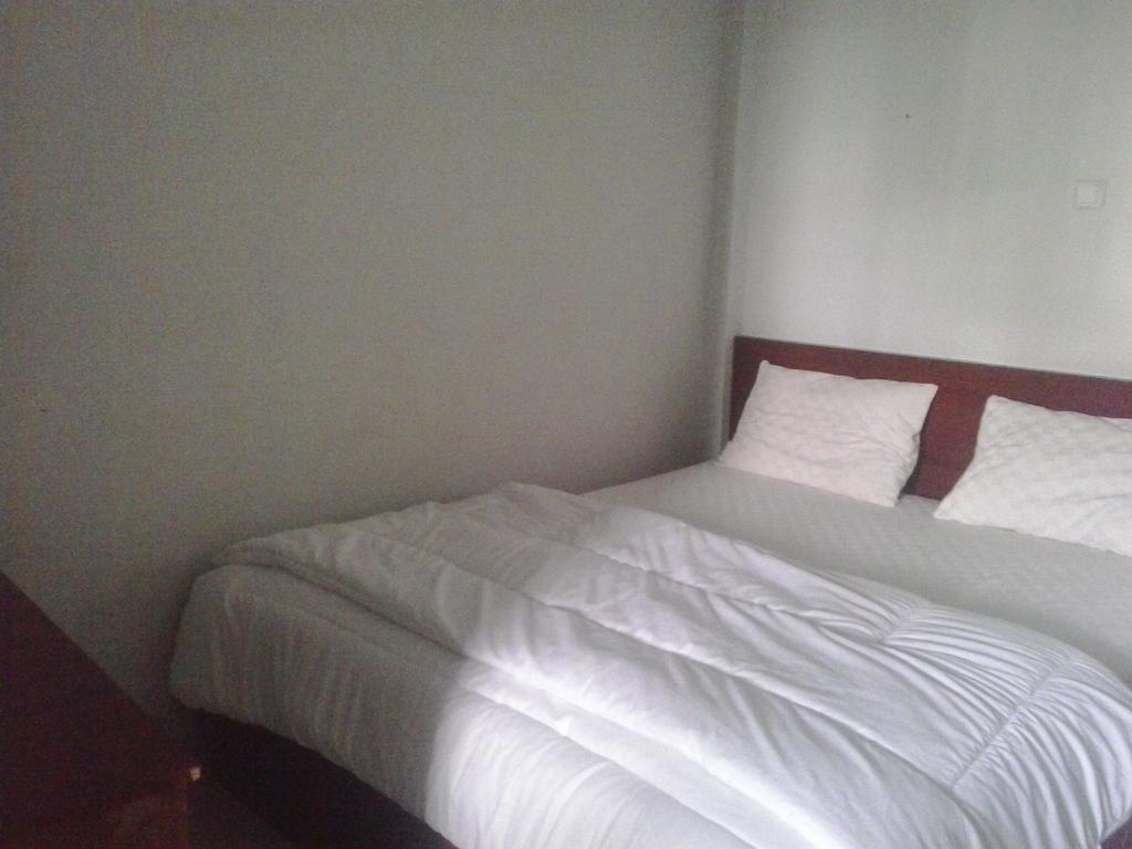 Zameena Guest House Cimahi Esterno foto